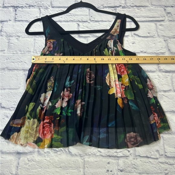 Topshop Black Floral Pleated Tank Top. Layering. Cropped. Fall Transition. - Picture 5 of 9